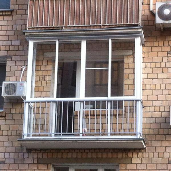 Французское остекление балкона от пола до потолка с ограждением в Химках
